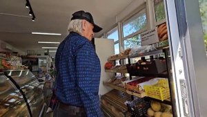 Утро перед возвращением в СПб. Едим шаурму, кормим голубей. Лучшая учёба это путешествие