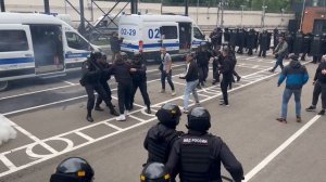 Действия полиции при пресечении несанкционированных акций и уличных беспорядков.