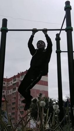 2 one arm muscle ups, chest to bar pull up