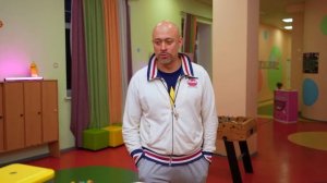 ЧЕЛОВЕК ТЕНЬ В КАМПУСЕ ! ЧТО НА САМОМ ДЕЛЕ ПРОИСХОДИТ ЗА КРАСНОЙ ЖЕЛТОЙ ДВЕРЬЮ ? АМИНА СОШЛА С УМА?