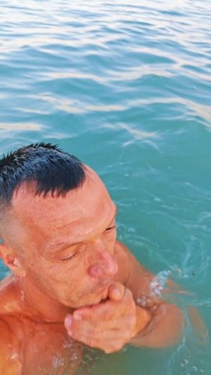 **🌊☀️💥**  
5:00 - море шепчет, тело просыпается! Холодный заплыв + зарядка = нереальная энергия.