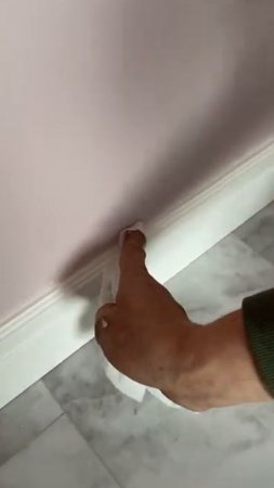 Плинтус из дюрополимера на неровные стены