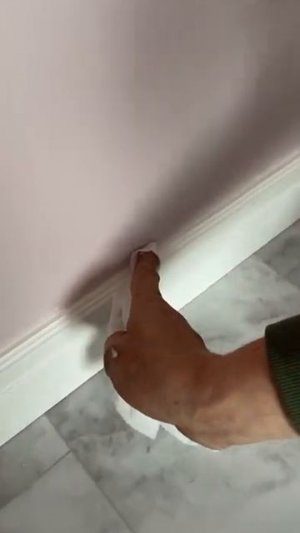 Плинтус из дюрополимера на неровные стены