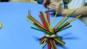 В игре "Микадо" главное - не дать разрушиться "шалашику".