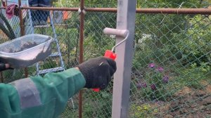 Покраска столбов краской REZINKA