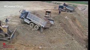 Самосвал Провалился в грунт разгрузка самосвалов
