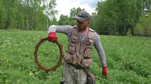 НАШЛИ ПОСЕЛЕНИЕ В ЛЕСУ С НАХОДКАМИ.