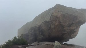 Висячий камень! Непогода, дождь, ветер. Ергаки.