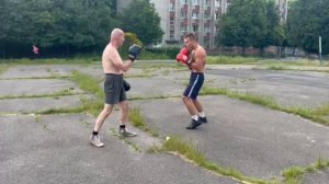 Прямий у голову: зустрічний прямий у тулуб