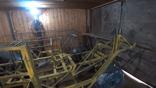 Строим вездеход в гараже. Покраска рамы.