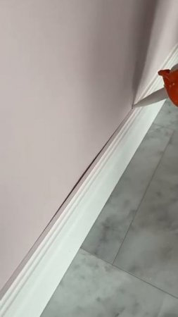 Плинтус из дюрополимера на кривые стены