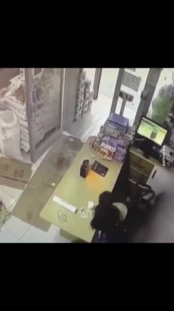Полтергейст в Турецком магазине.