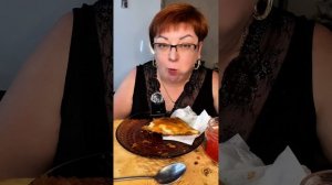 Ух,КАКОЙ ЧЕБУРЕК ,аж ОБОЖГЛАСЬ🤦НЕМНОЖКО ПЕРЕКУСИЛА ПЕРЕД РАБОТОЙ/МУКБАНГ
