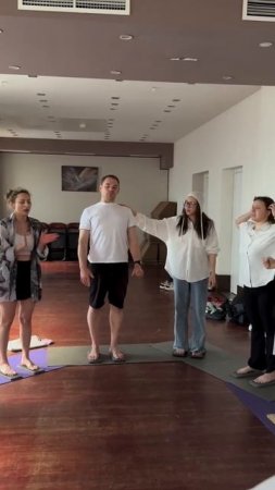 Самое тяжёлое — начать.
Первые секунды на гвоздях.
Тело протестует. Ум бежит… 👇