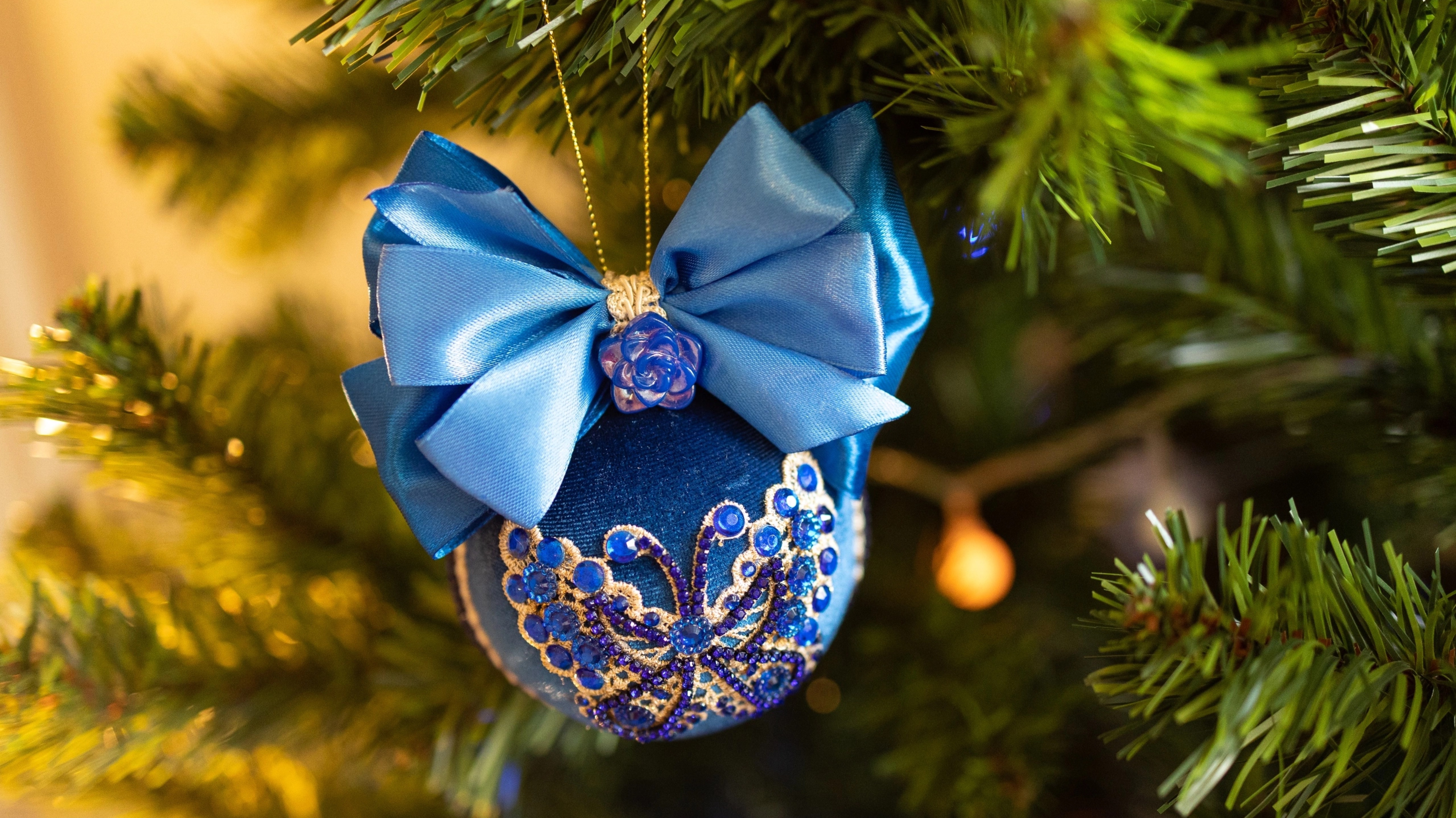 Создание новогодних украшений ( игрушек)