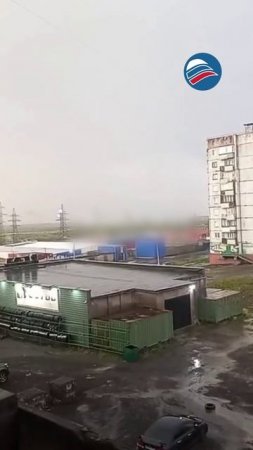 Очевидцы сняли мощный удар молнии в ЛЭП в Норильске