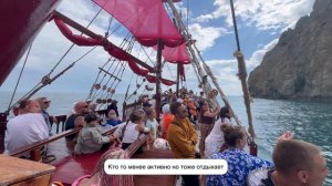 Морские прогулки на кораблях с пиратами к вулкану Кара-Даг и Золотым воротам