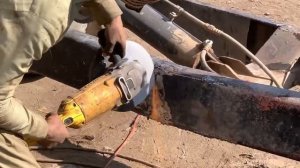 Катастрофа с тяжелым грузом! Рама тележки трактора ломается пополам. Полный процесс ремонт.