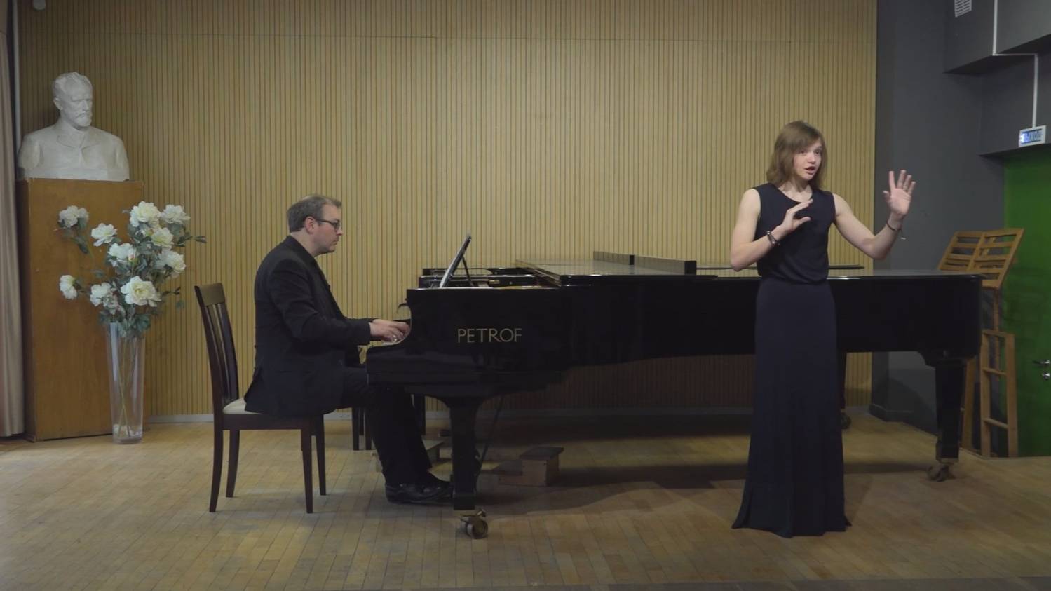 Ш. Лекок "Легенда о мадам Анго" из оперетты "Дочь мадам Анго" (пер. М.Гальперина и Е.Перминовой)