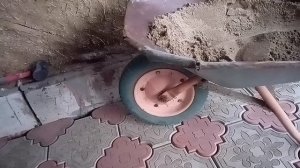 тачка была сломана и выброшена