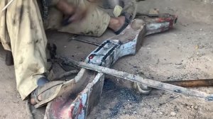 Как отремонтировать сломанную переднюю ось по пакистански.