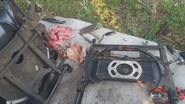 Ремонт поворотного механизма на переднем пассажирском сидении Форд Гелакси Не поворачивается сидение