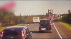 В ЯНАО водитель Газели пошёл на обгон колонны из фур и погубил 5 человек.