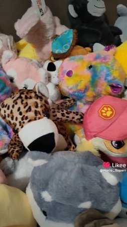 Достали кучу игрушек! Наша коллекция больших игрушек из автоматов ! Как вам? #игрушки #shorts