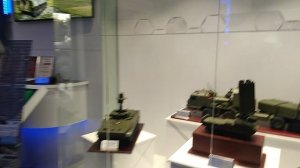 В павильоне Концен ПВО Алмаз-Антей много Ракетных систем