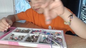 Браслет из шармов.