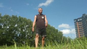 Удар Ногой с разножкой Свитч