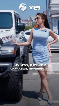 Пока одни автомобили ждут у склада, другие уже ездят по дорогам