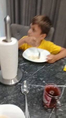 завтракаем с семьей , а что у вас на завтрак?🥞🍳