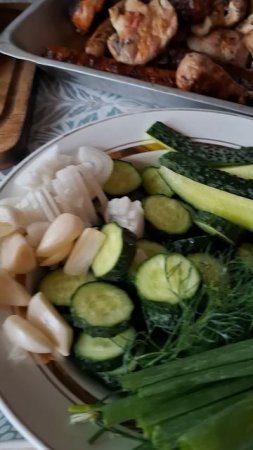 Жареное мясо, домашний хлеб и домашние овощи🔥