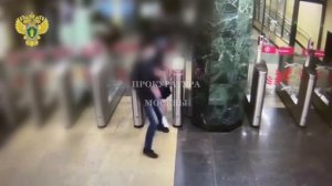 ‼️Парень ударил кулаком в лицо мужчине на «Марьиной Роще»‼️