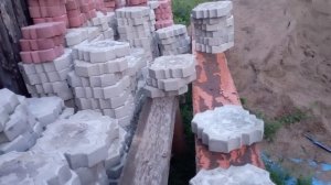 тротуарная плитка очень толстая ..стоит дорого