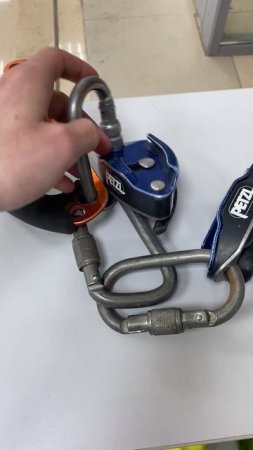 Карабин Petzl/bento