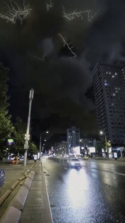 Странную молнию увидели над Москвой.