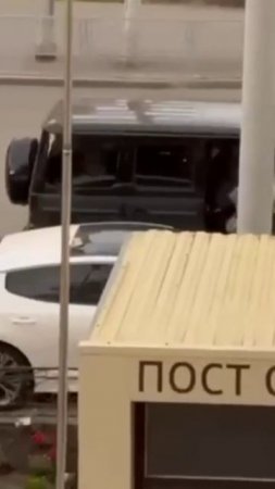 Гелендваген сбивает сотрудника ФСБ в Екатеринбурге 01 07 2025