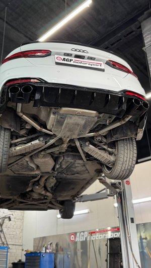 Audi A5 на раздвоении выхлопа c заменой диффузора и насадок