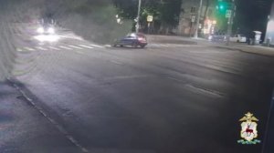 В Нижнем Новгороде автомобиль вынесло на остановку, где он сбил двух женщин.
