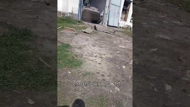 🇺🇦ВСУ продолжают активно использовать любые гражданские постройки, как укрытие🤬
📹На кадрах…🔽🔽