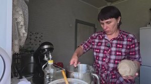 ЖИЗНЬ В ДЕРЕВНЕ. Хроника дня, тесто на хлеб, дела житейские