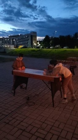 Алишер и Хайдар играют