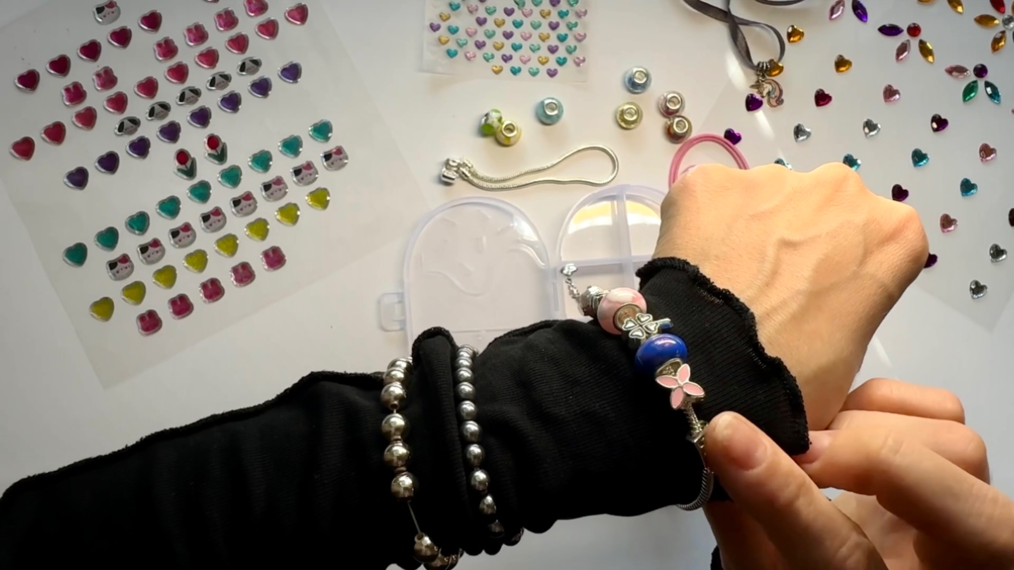 💜 2 набор. Распаковка браслеты с шармами. Бусины. смотреть онлайн