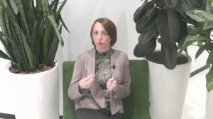 Какие документы нужно проверить, если сотрудник оплатил проживание через бронирование