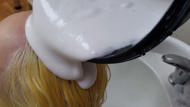 Тотал- блонд❤️ Ох, и густота. Экономлю время ,тонирую в мойке! смотреть онлайн