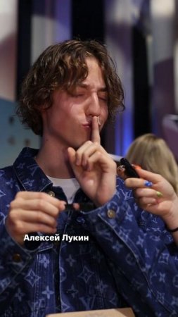 Кажется, что мы нашли идеальный мэтч по съемочной площадке | Смотрите «Печенья с предсказанием»