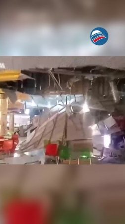 Страшный момент в ХМАО: падение потолка на фуд-корт