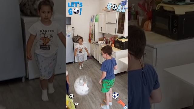 играем с водным мячом